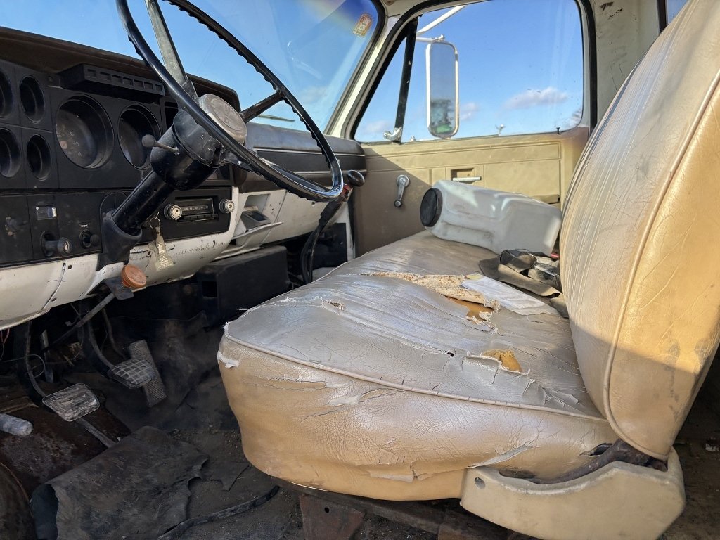 573248 1982 GMC 2 Ton Seed Tender Truck