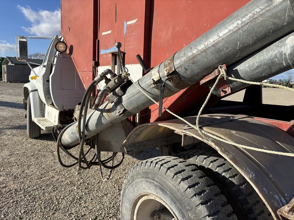 573248 1982 GMC 2 Ton Seed Tender Truck