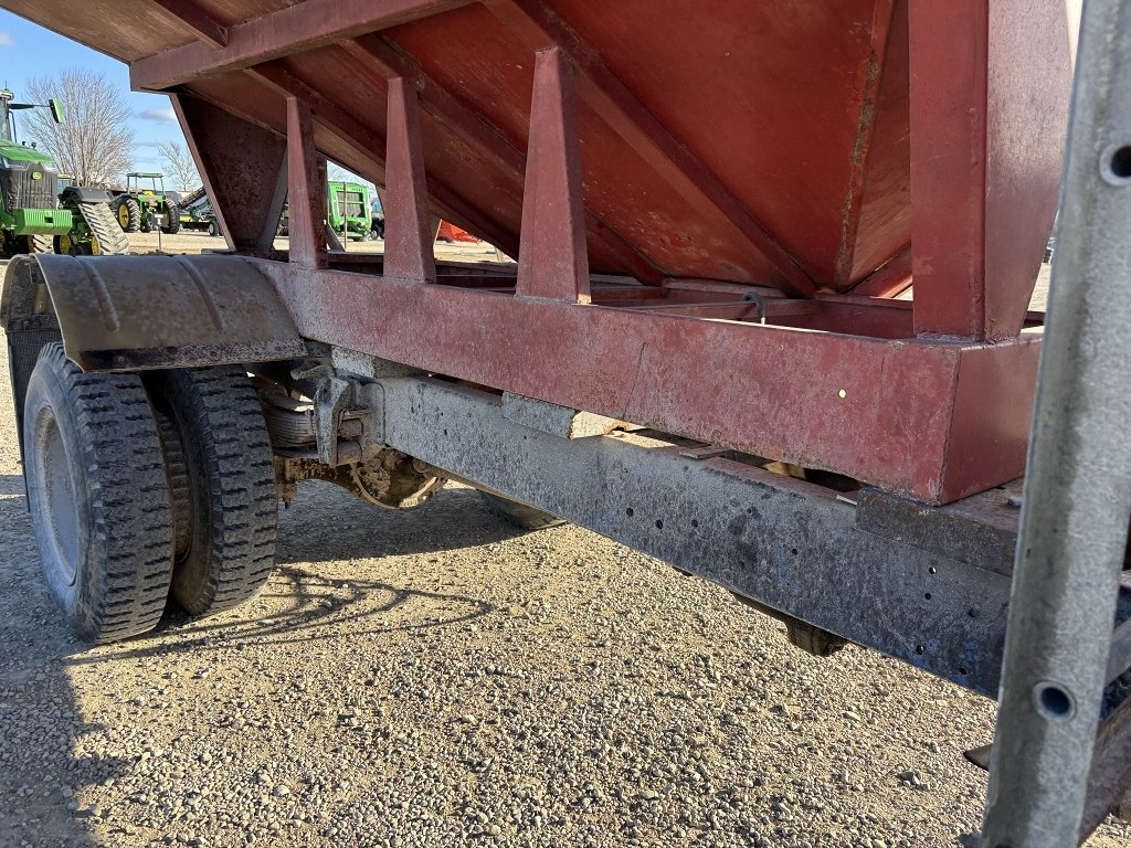 573248 1982 GMC 2 Ton Seed Tender Truck