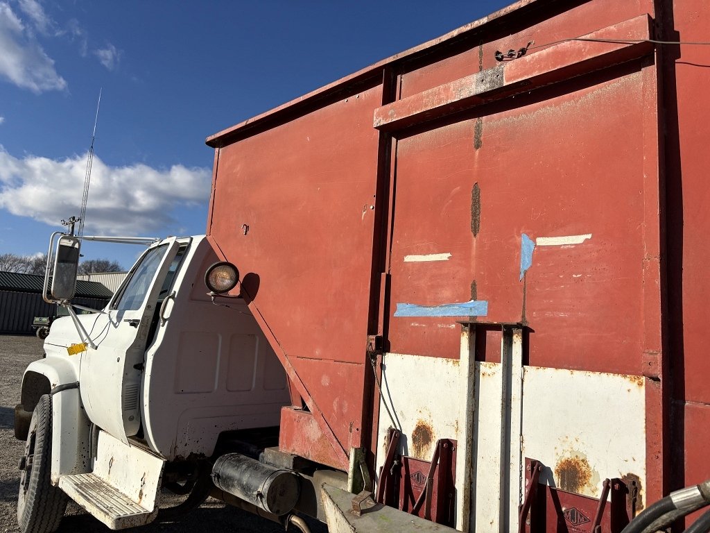 573248 1982 GMC 2 Ton Seed Tender Truck