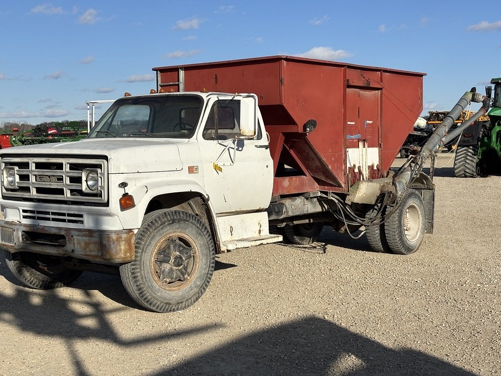 573248 1982 GMC 2 Ton Seed Tender Truck