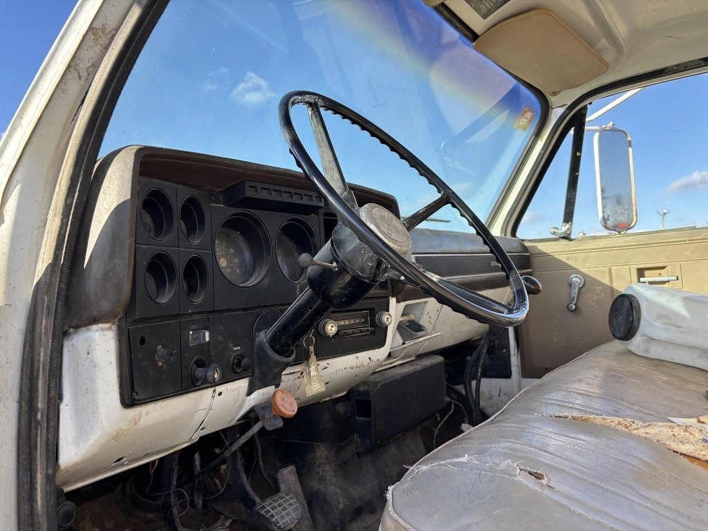 573248 1982 GMC 2 Ton Seed Tender Truck
