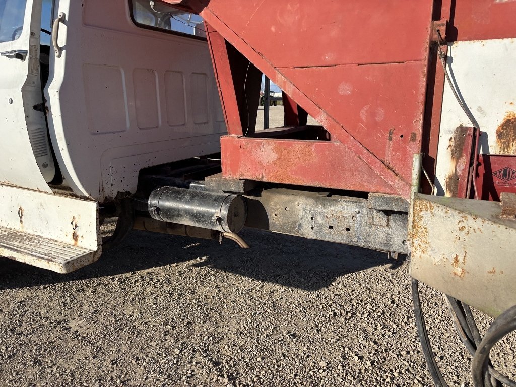 573248 1982 GMC 2 Ton Seed Tender Truck