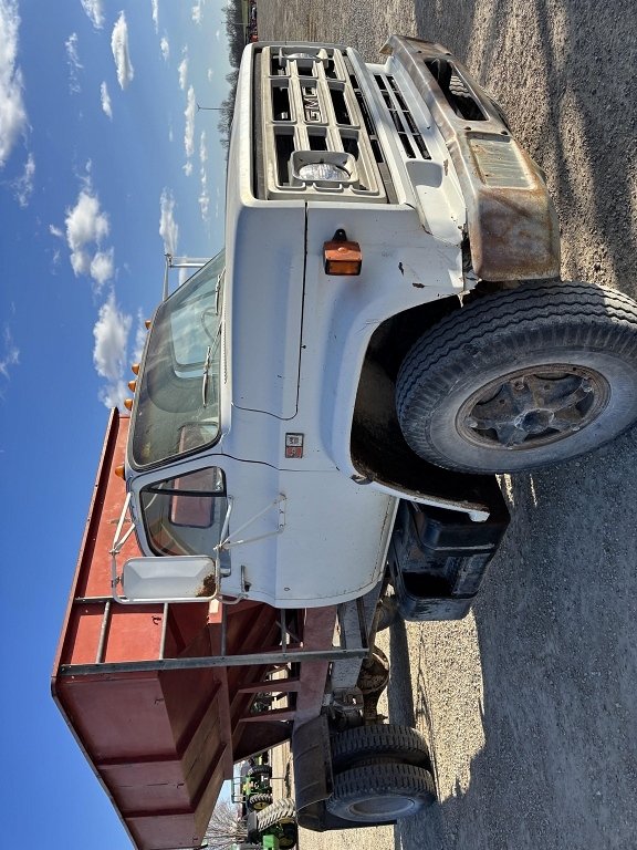 573248 1982 GMC 2 Ton Seed Tender Truck