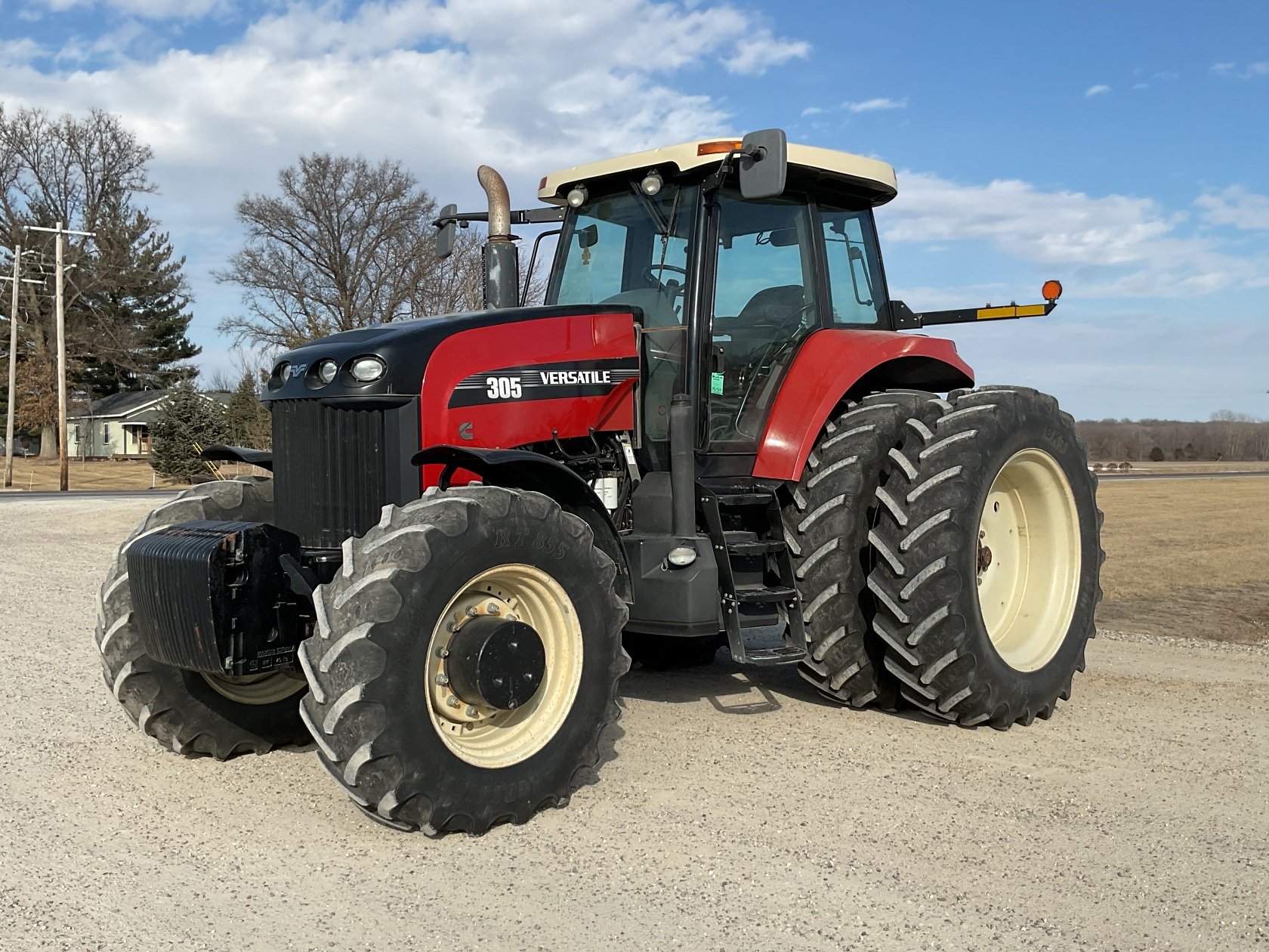 Versatile 305 Versatile 305 MFWD Tractor