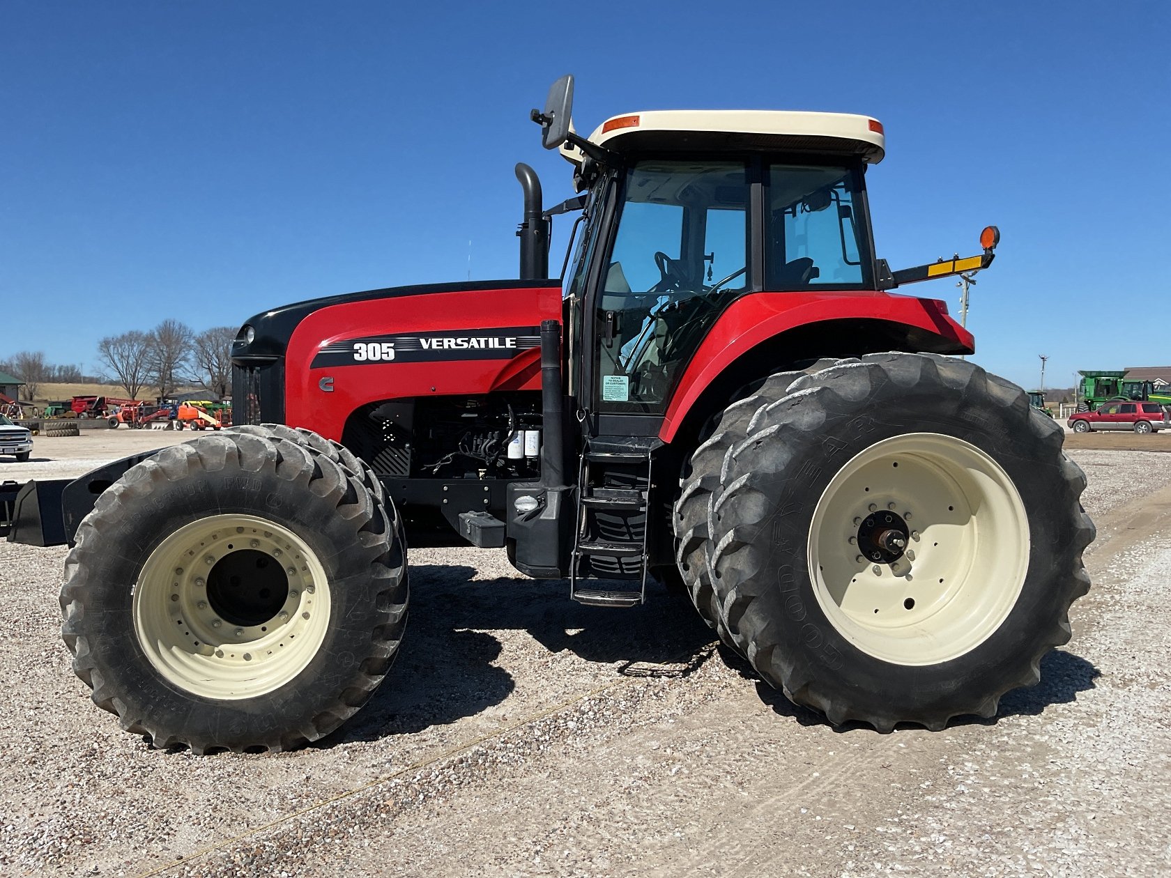 Versatile 305 2012 Versatile 305 MFWD Tractor