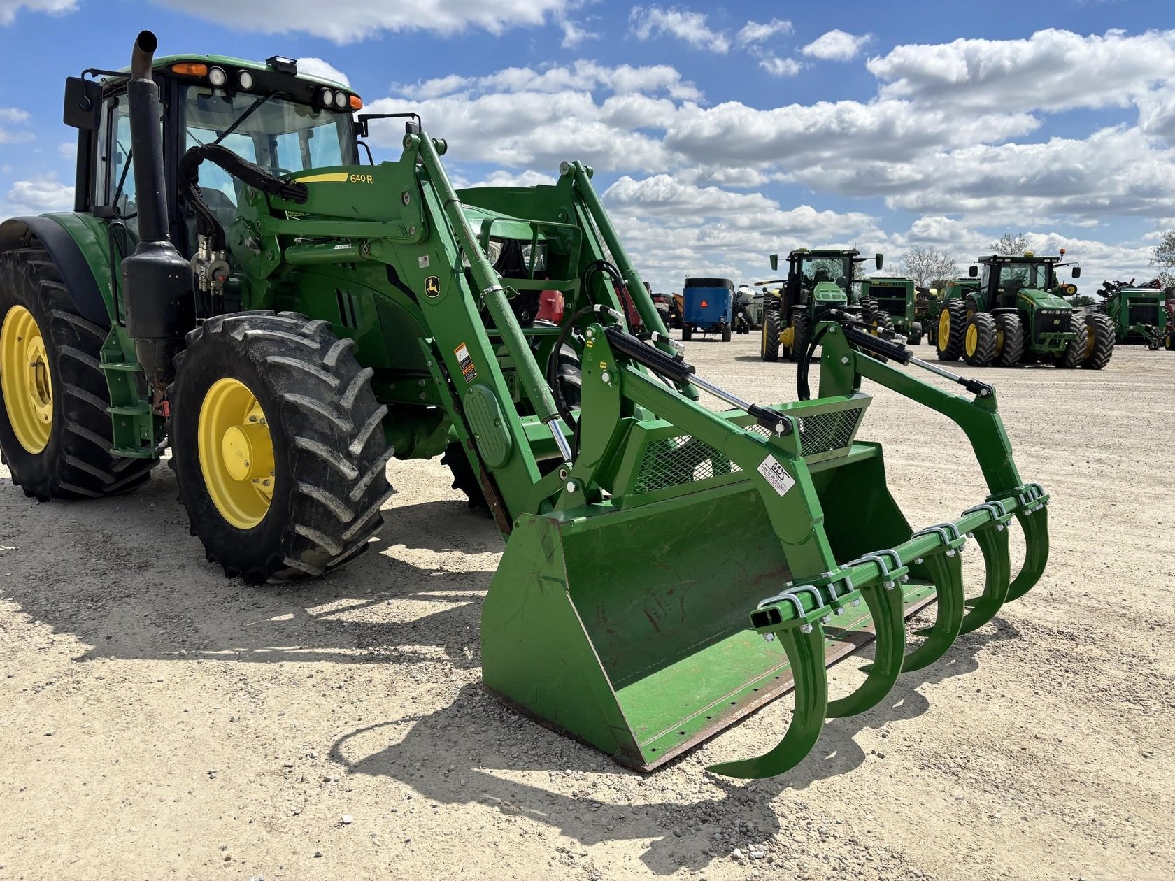 2018 JOHN DEERE 6145M 82608