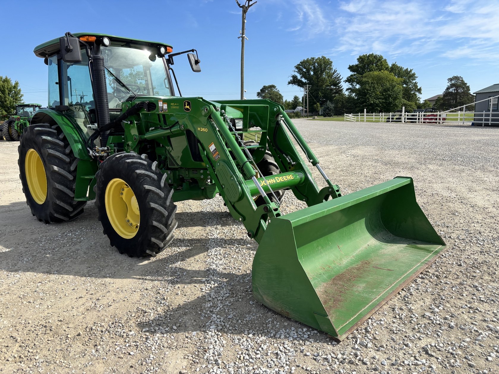 2016 JOHN DEERE 5085E 105407
