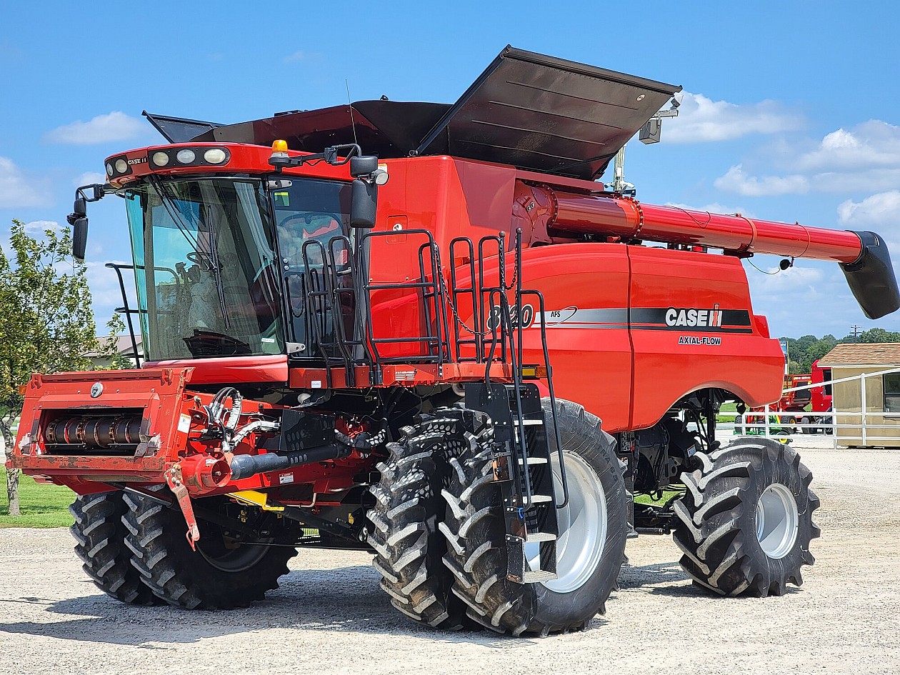 Case IH 8120 Combine