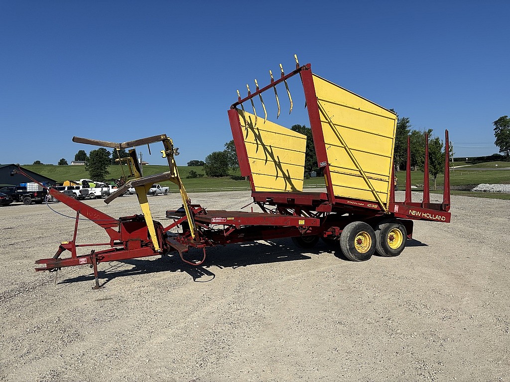 Stack Wagon New Holland 1038 Stackliner Bale Wagon
