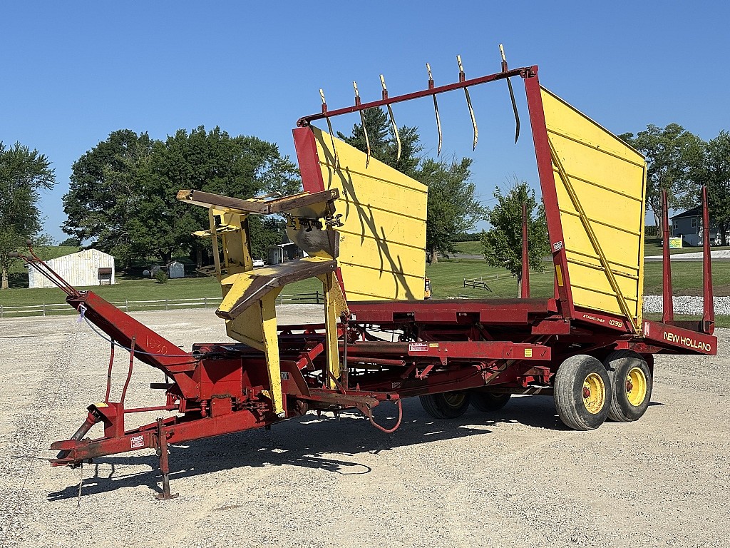 Stackliner New Holland 1038 Stackliner Bale Wagon
